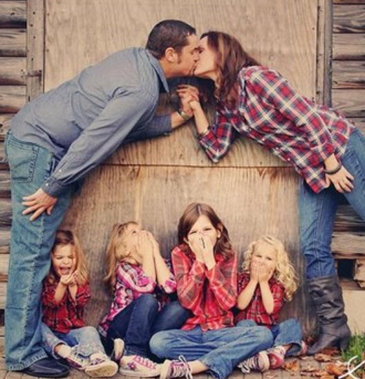 PDA-in-front-of-kids-photo1